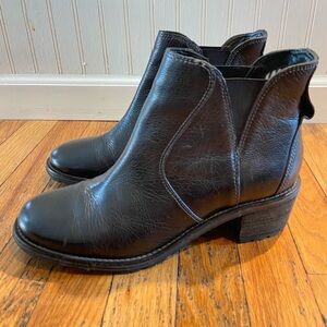 Ll bean Black Leather chelsea heeled Ankle Boots size 10